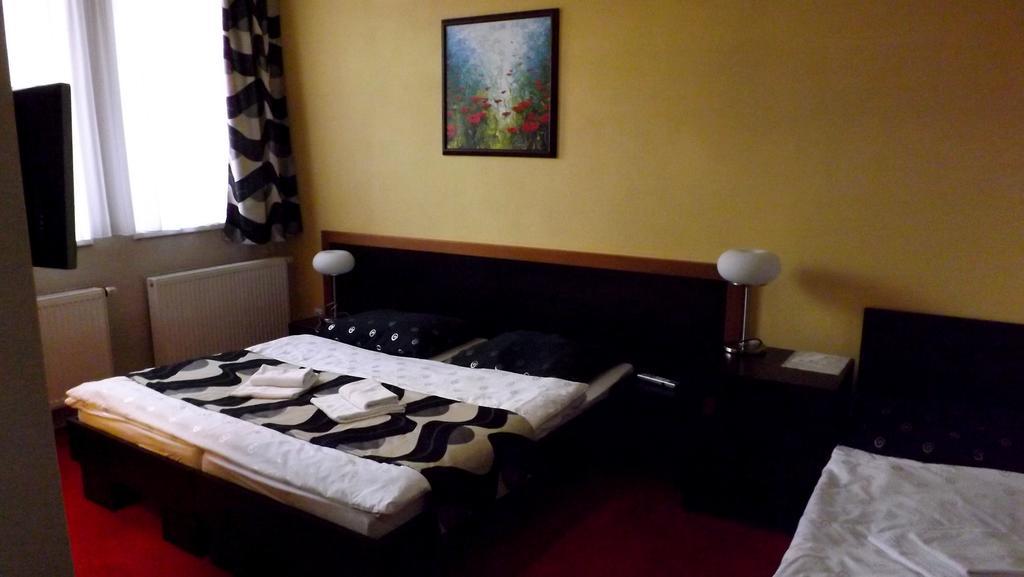 Guest House Penzion Fortuna Tvrdosin Rum bild