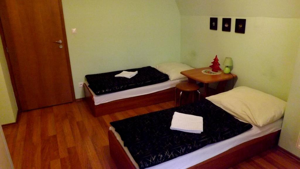Guest House Penzion Fortuna Tvrdosin Rum bild