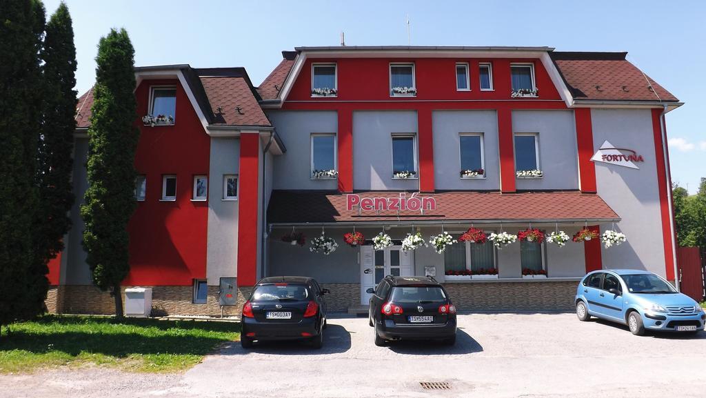 Guest House Penzion Fortuna Tvrdosin Exteriör bild