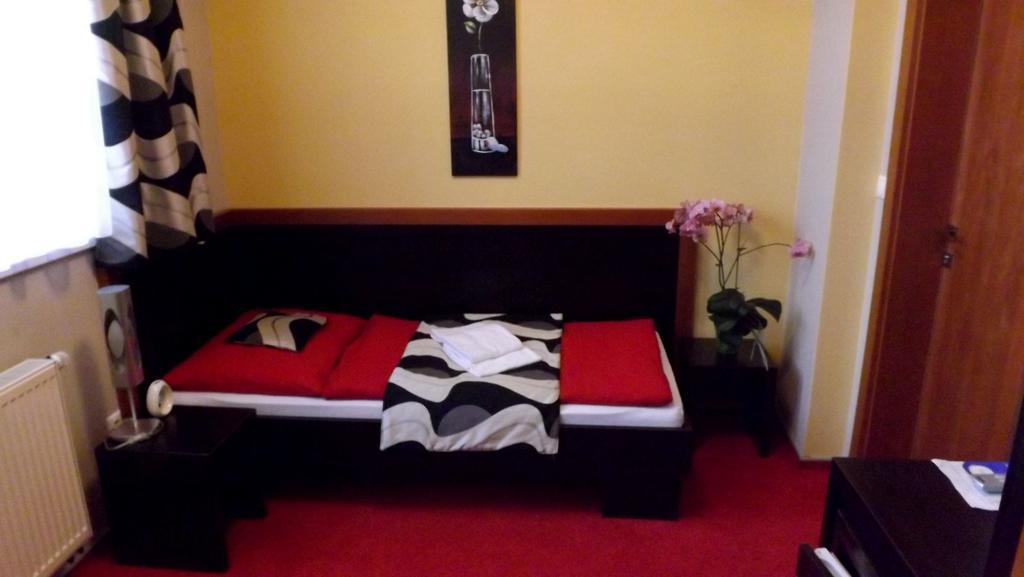 Guest House Penzion Fortuna Tvrdosin Rum bild