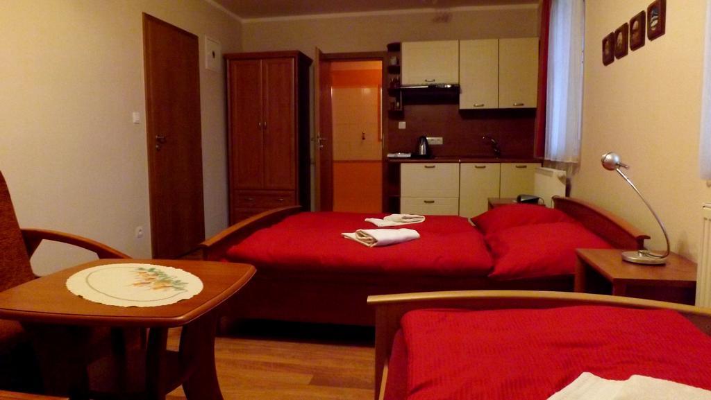 Guest House Penzion Fortuna Tvrdosin Rum bild