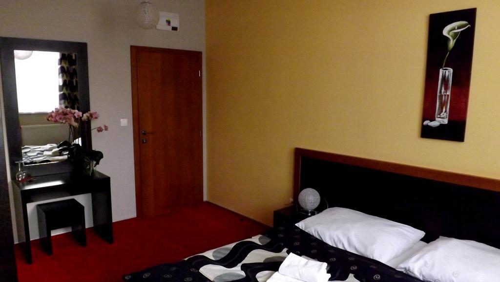 Guest House Penzion Fortuna Tvrdosin Rum bild