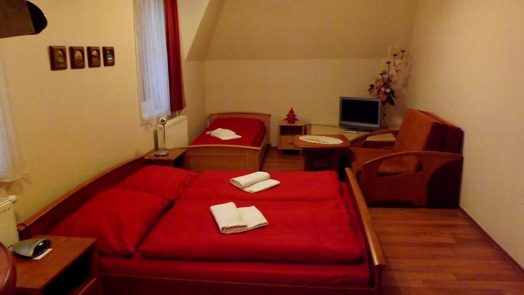 Guest House Penzion Fortuna Tvrdosin Rum bild