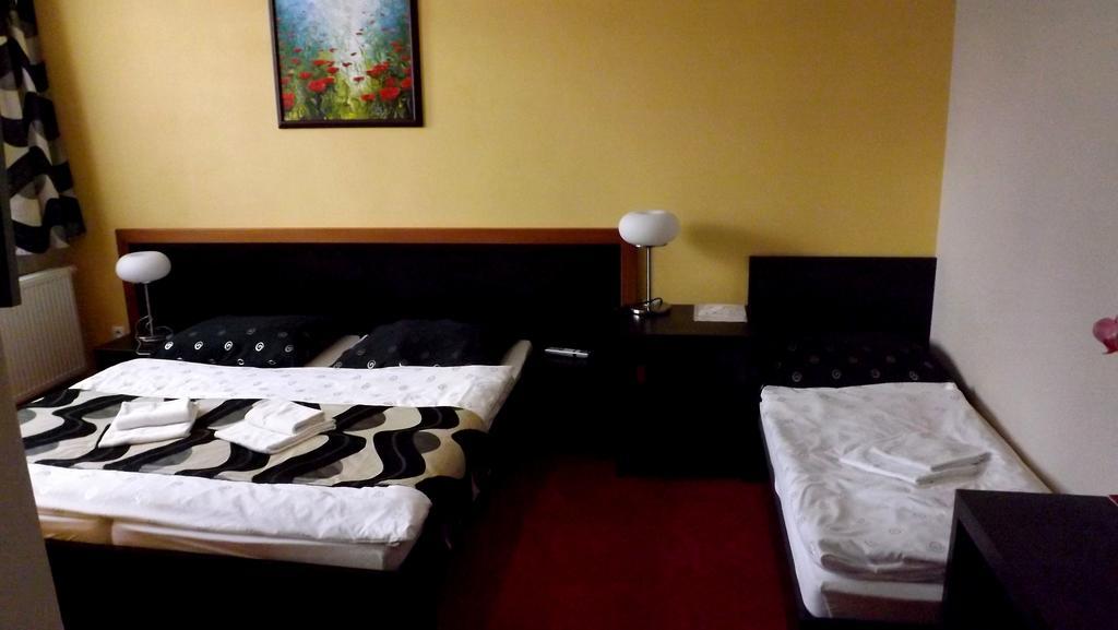 Guest House Penzion Fortuna Tvrdosin Rum bild